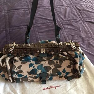 Salvatore Ferragamo beautiful bag 100% Authentic